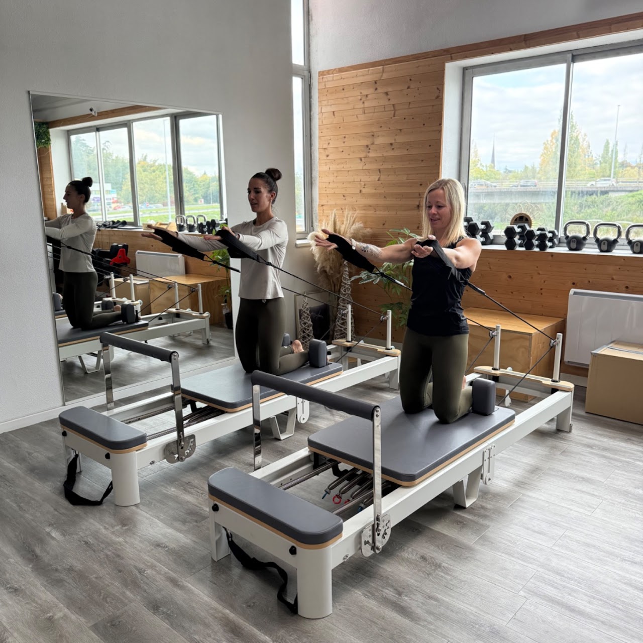 Pilates Reformer - Photo 2